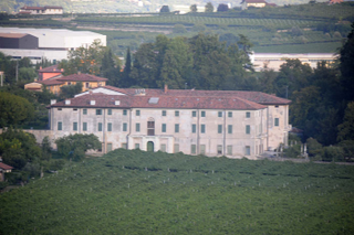 Illustration for article titled A Tour Of Brangelina's Ridiculous Italian Mansion